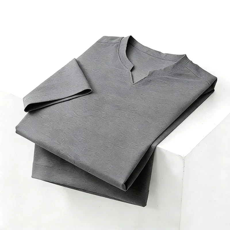 2026 Neues Herren Leichtgewicht Atmungsaktives V-Ausschnitt Kurzarm T-Shirt Sommer Lässiges Graues Oberteil