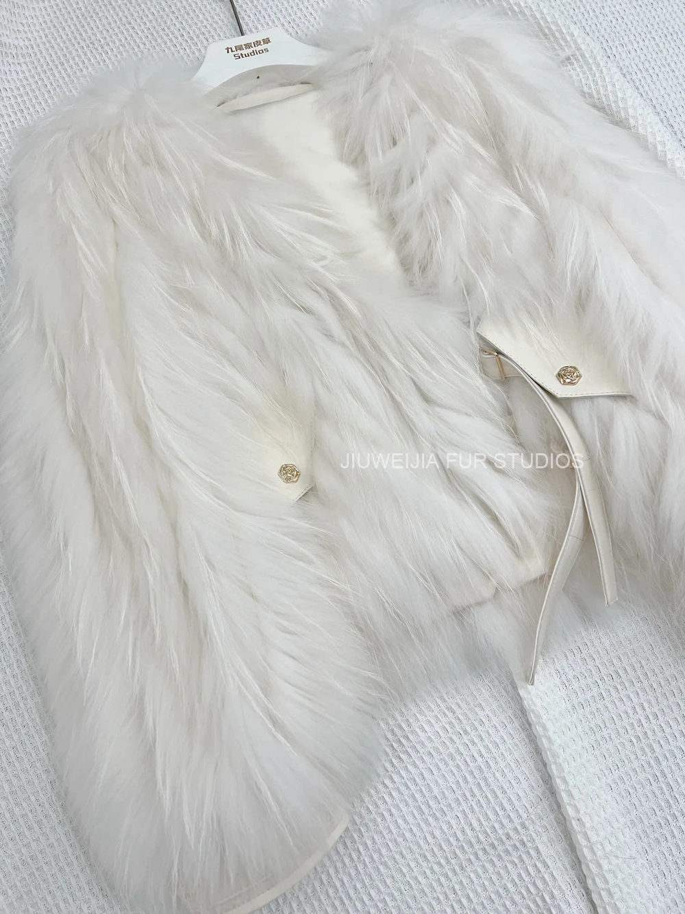 2026 Winter New Fur Strip Sewed Together Short Style Thin Raccoon Fur Fox Fur Coat Young Women's Coat