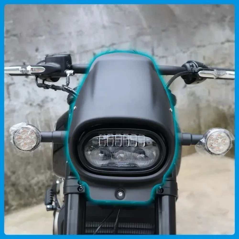 For QJMOTOR Flash 600, install the original factory headlight cover without damaging it and attach the front hood.
