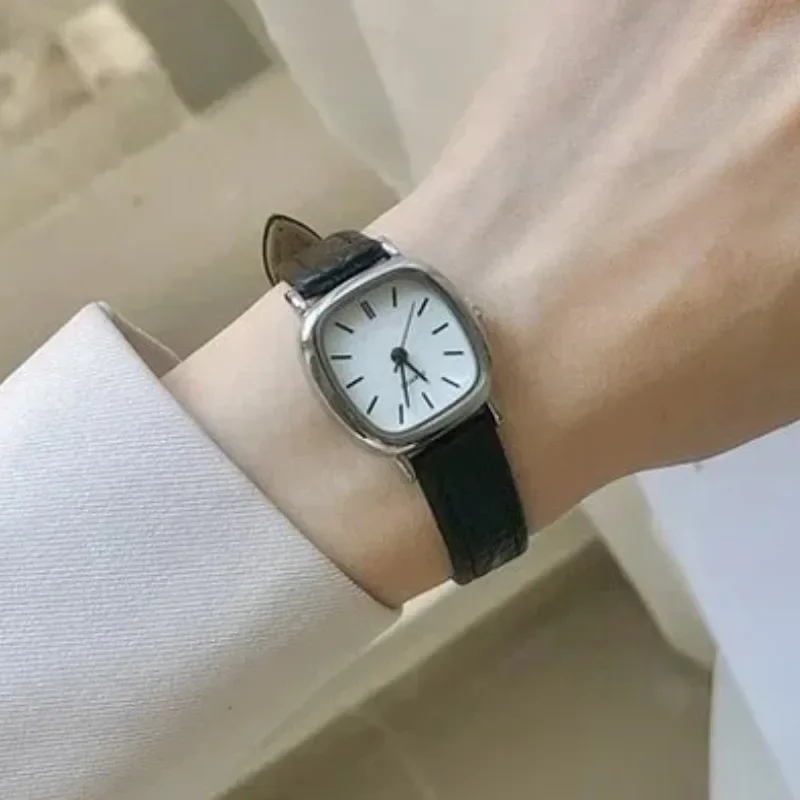 Jam tangan pasangan, gelang kasual pasangan sederhana Vintage untuk pasangan Dial jam tangan tali kulit