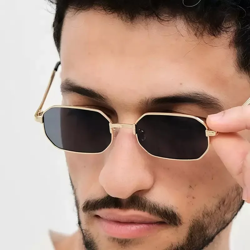 Modische Kleine Quadratische Metall-Sonnenbrille für Männer und Frauen Outdoor Casual Farbige Gläser Vintage Dreieckige Bügel Design Brillen