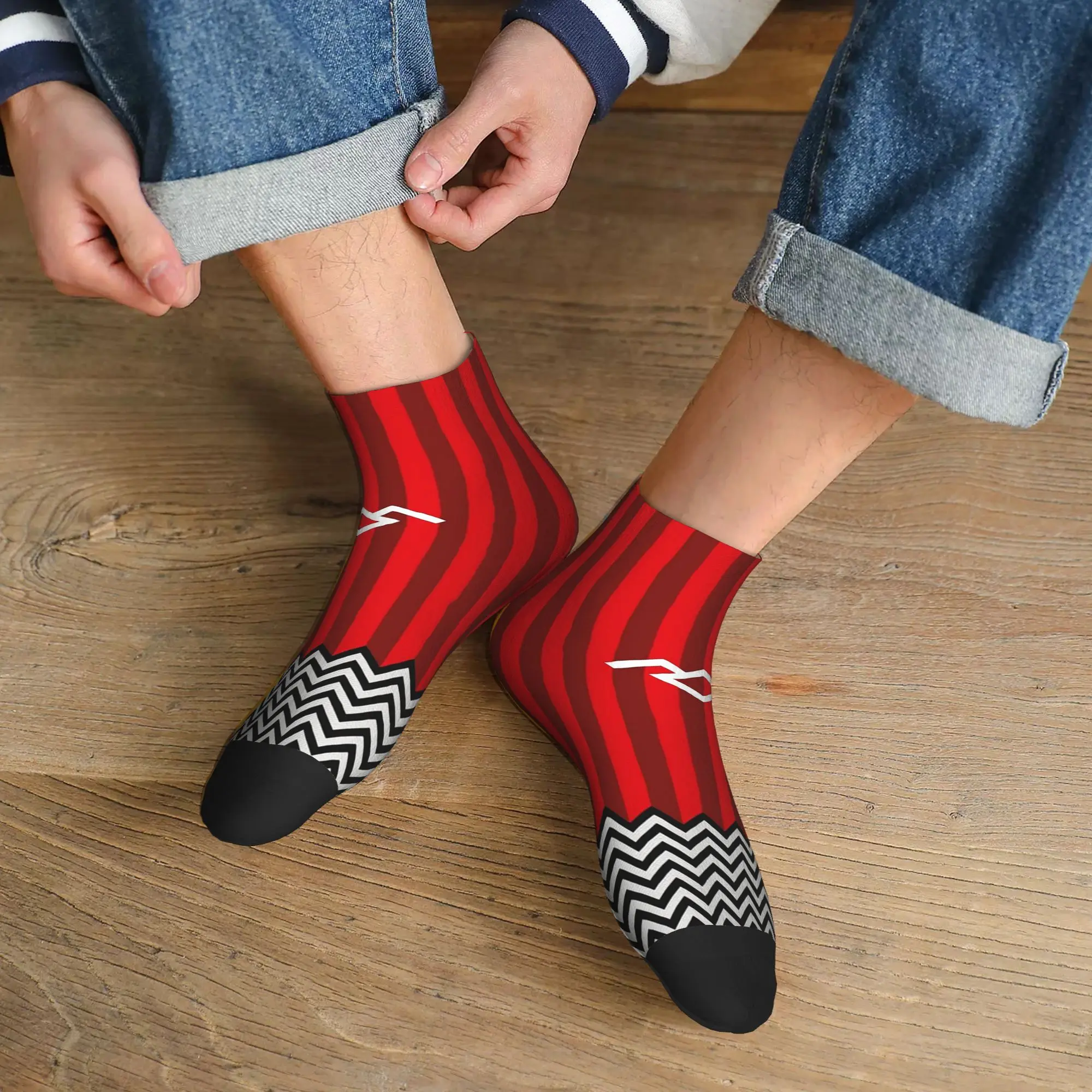 

Носки с загадочным зигзагообразным узором из культового сериала Дэвида Линча «Твин-Пикс», носки в стиле Харадзюку, всесезонные носки для мужчин и женщин.