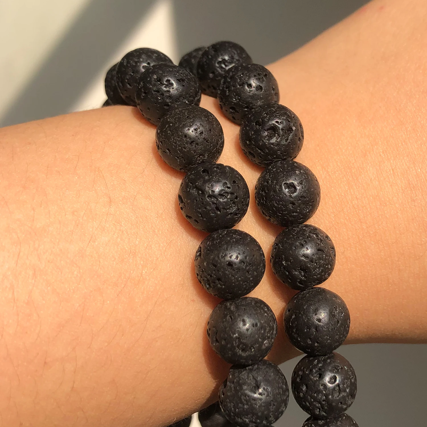 خرز دائري من حجر الحمم البركانية السوداء الطبيعية ، لصنع المجوهرات 4 6 8 10 12 14 مللي متر ، قلادة سوار افعلها بنفسك ، بالجملة 15