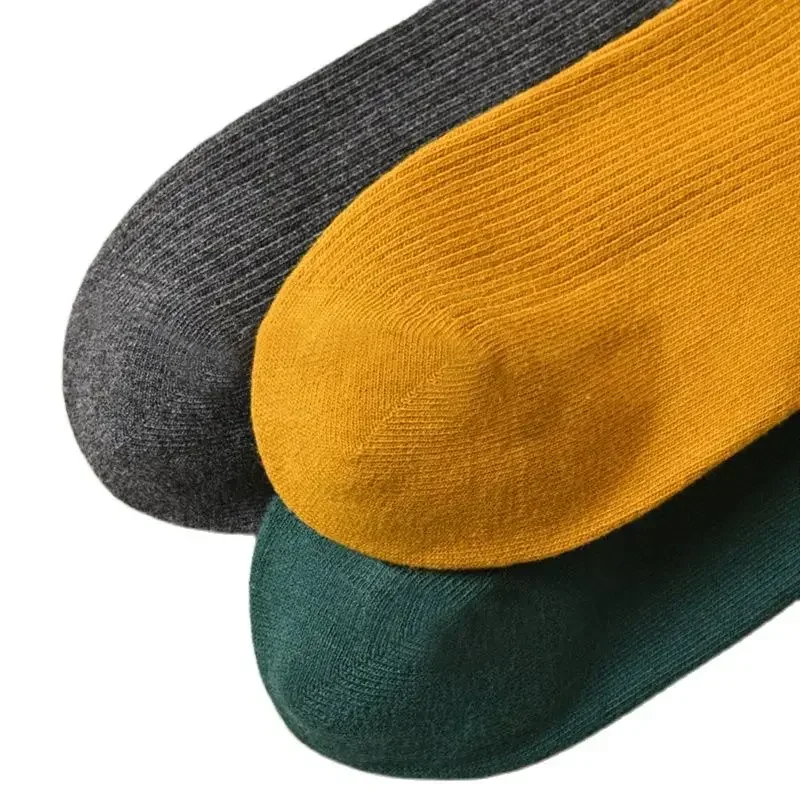 Calcetines altos de algodón a rayas para mujer