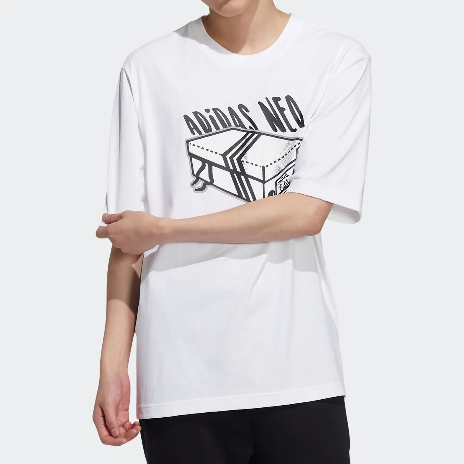 

Официальная новая мужская летняя повседневная спортивная футболка Adidas с круглым вырезом и короткими рукавами H59446