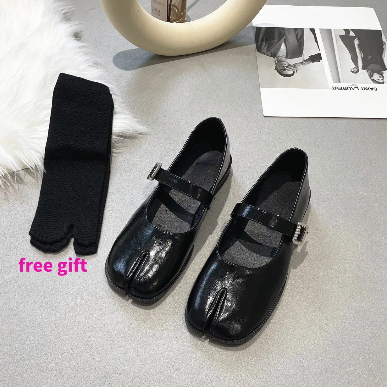 Women Tabi Ninja Flats Split Toe Mary Janes Moccasins Black Leather One Word Buckle Shoes Solid Brief Ladies Loafers+free Socks