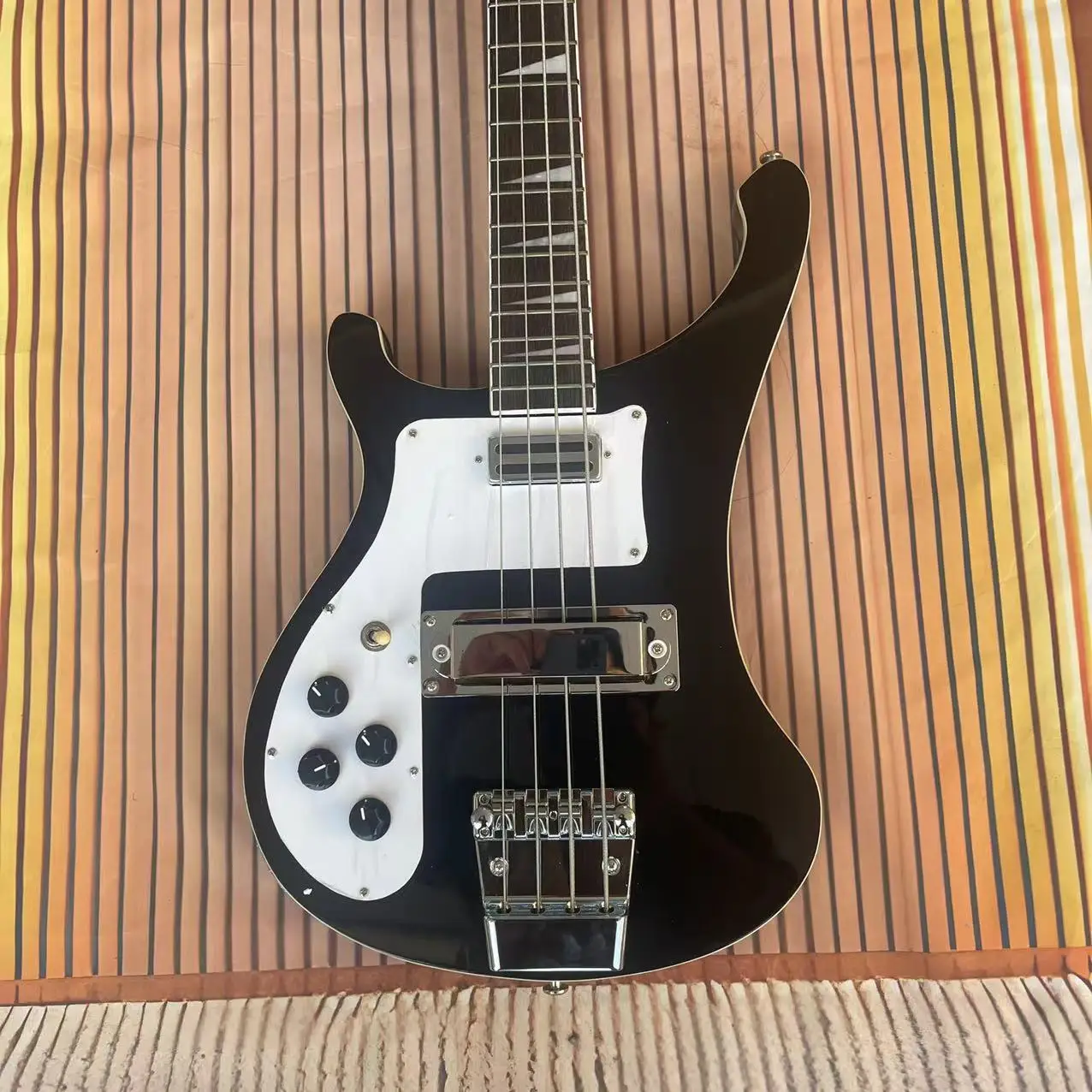 Rickenback Left Hand 4-String Electric Bass Integrated Electric Bass, Black Body, High Gloss, Rosewood Fingerboard, Maple Track,