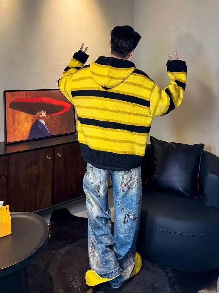 

Ретро-американский цветной полосатый вязаный свитер с капюшоном, мужской свободный свитер с длинными рукавами, молодежный стиль, зимняя модная повседневная одежда