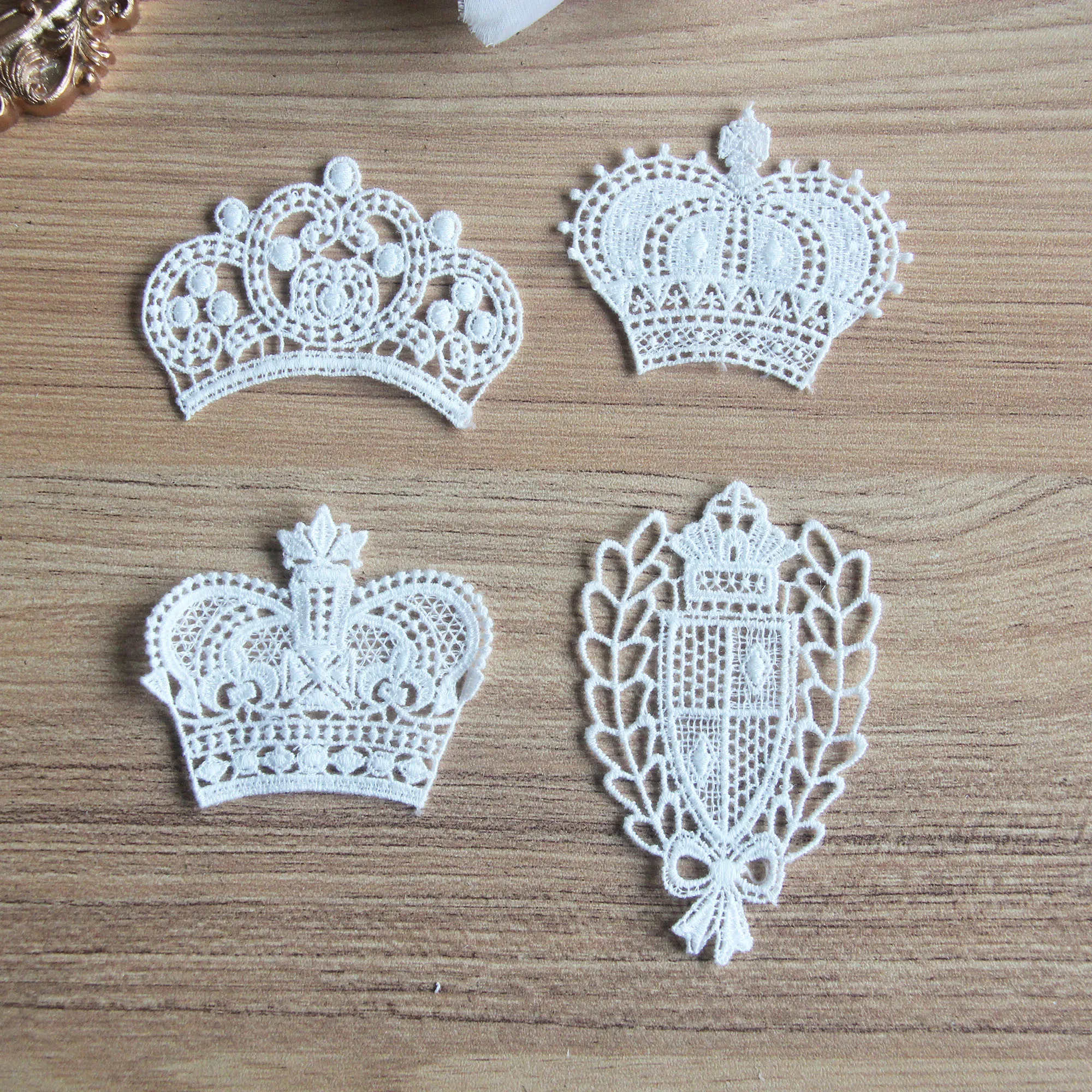 White Embroidered Lace Appliques with Palace Crown Shield Skirt Edge Decoration Clothing DIY Accessories