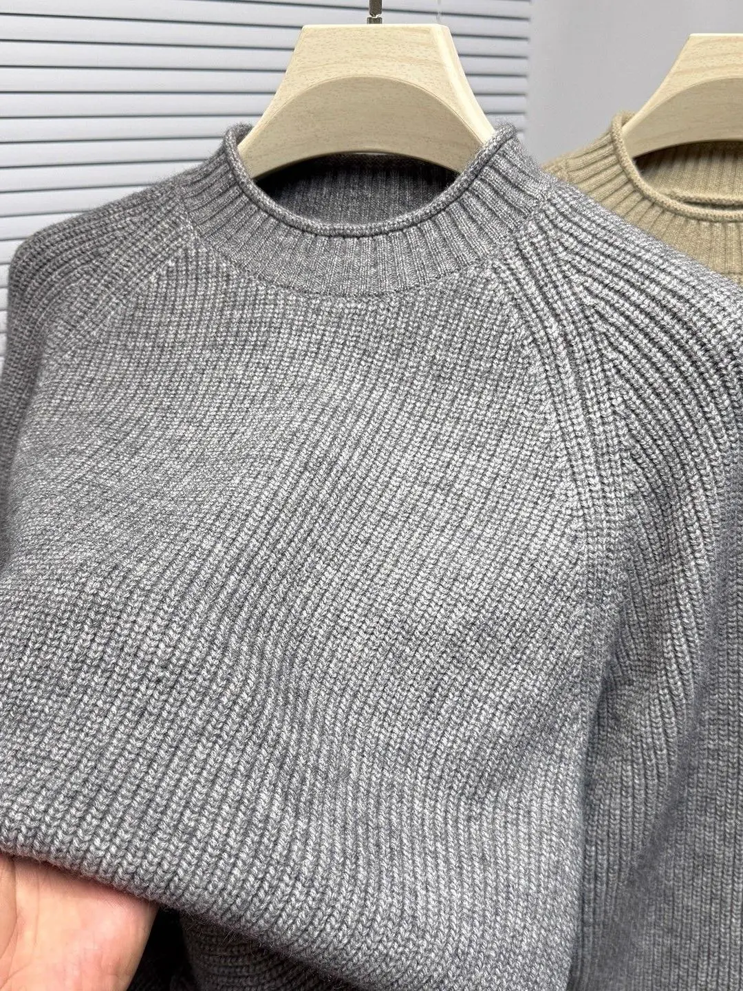 

Утепленный повседневный мужской свитер с круглым вырезом, модный базовый топ для осени и зимы, новый, из полиэфирного волокна, с длинными рукавами