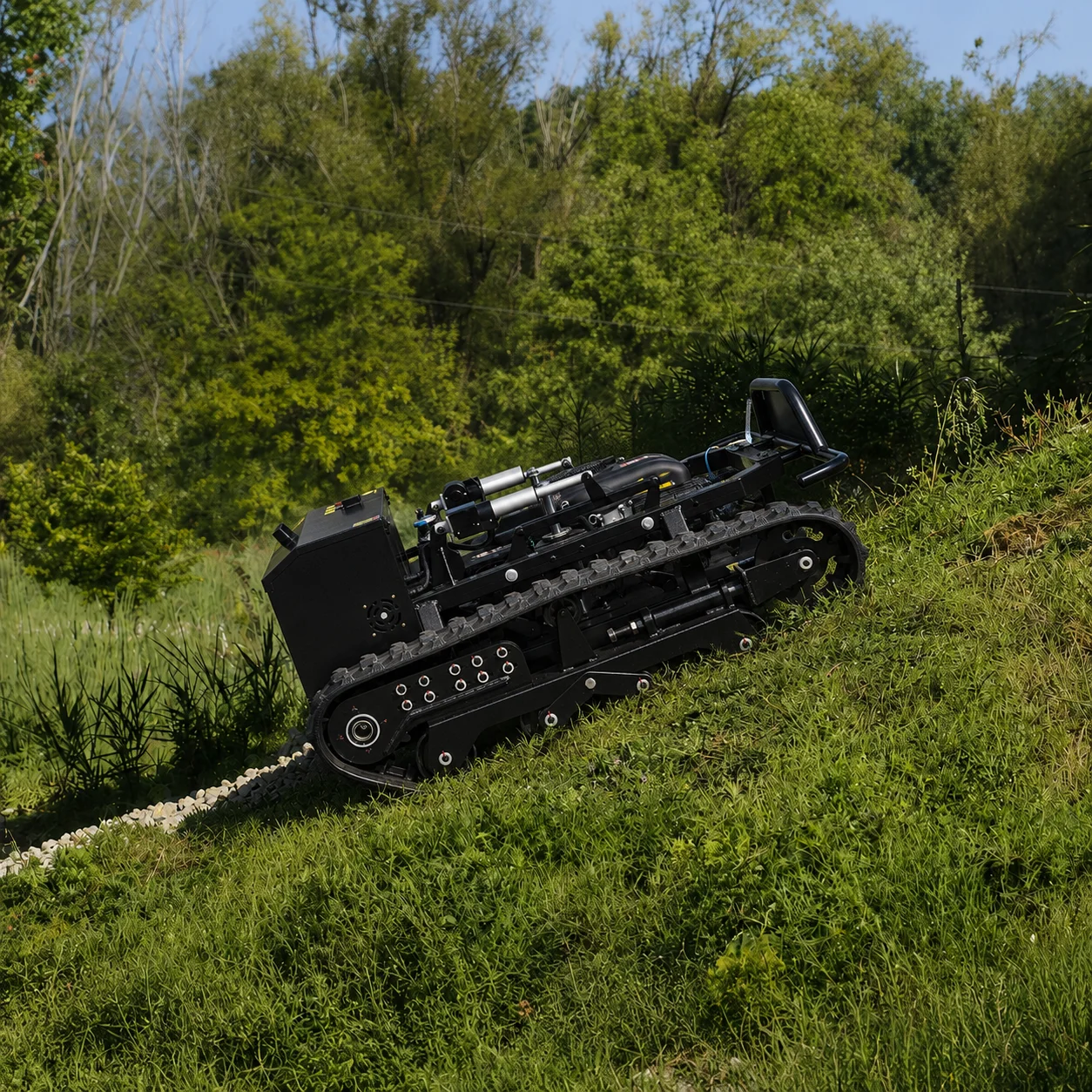 800mm Remote Control Crawler Lawn Mower Robotic All Terrain Crawler Grass Cutting Machine for Slope Garden Snow Removal