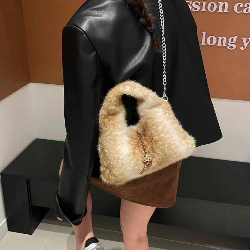 Commuter Friendly Crossbody Bag Women Fashion Leisure Chain Shoulder Bag Trendy Textured Casual and Simple Design Bucket Bag