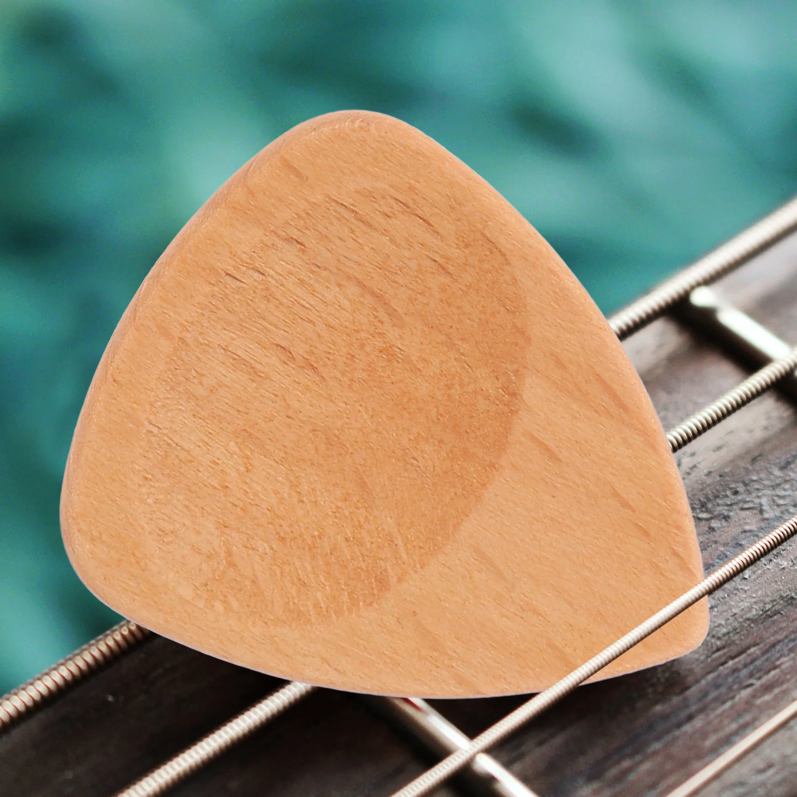 

1 set Guitar Picks Box Wooden Picks Set For Electric Acoustic Bass Guitar Thick Small Variety Pack Storage Kit Accessories