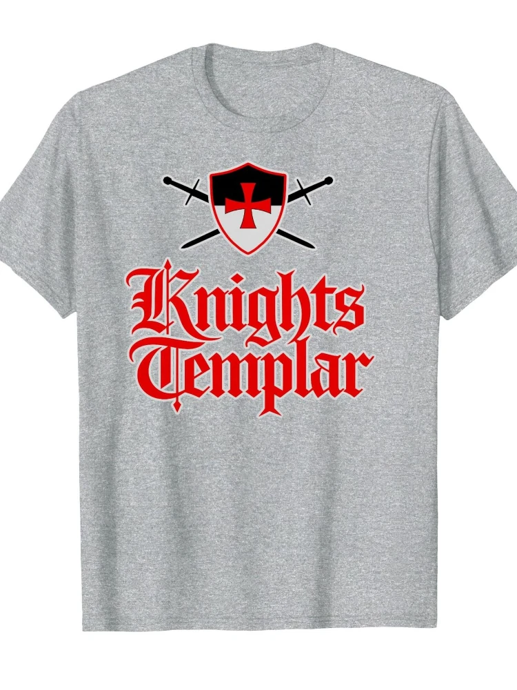 

Мужская футболка с принтом рыцарей тамплиеров и средневекового рыцаря с перекрестным щитом и перекрещенными мечами - 100% хлопок с круглым вырезом.