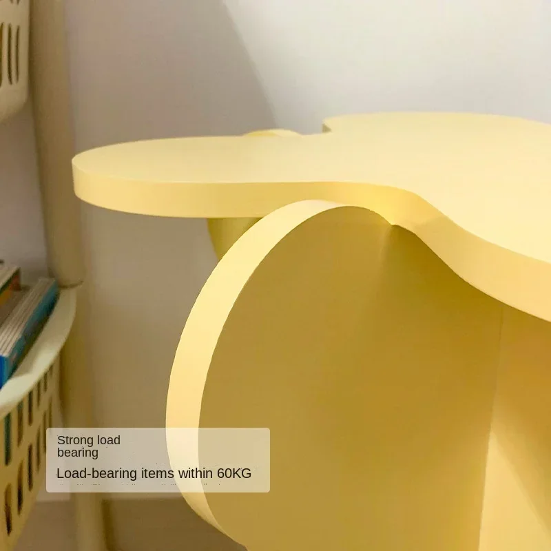 الحديثة الحد الأدنى الكرتون البتلة حافة Ins موجة طاولة القهوة اللون طاولة صغيرة صافي الأحمر الإقامة المنزلية التصوير الدعائم جديد