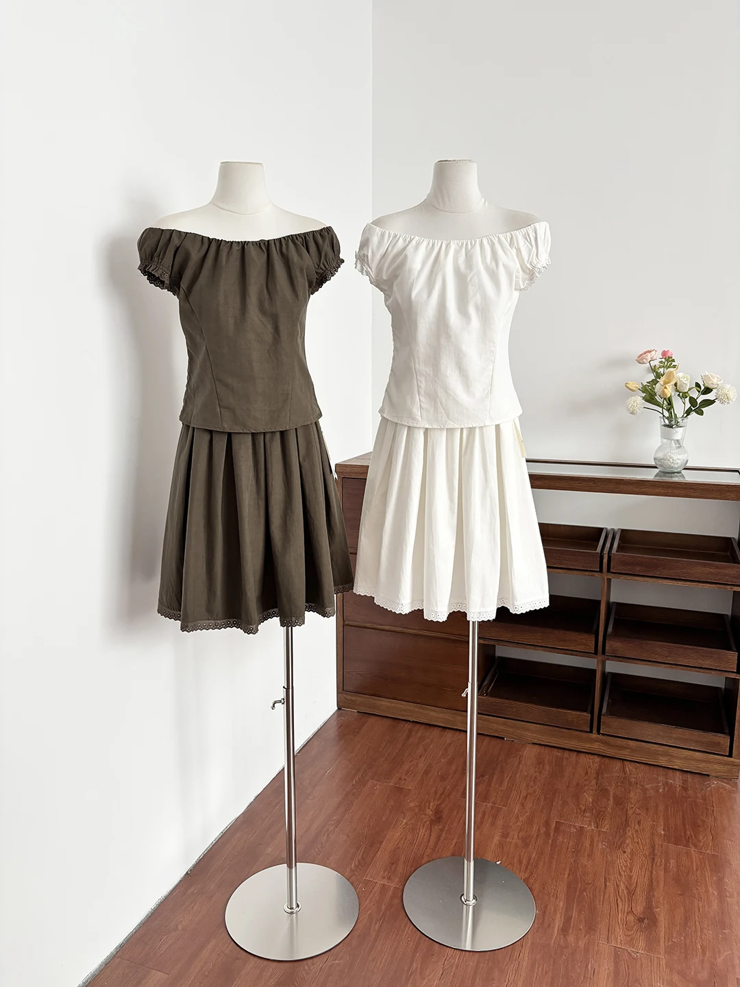 

Fashionable Shoulder Bared Short Shirt And High Waist Skirt Two Piece Set Slimming Hip Covering Summer New Arrival Women's En...