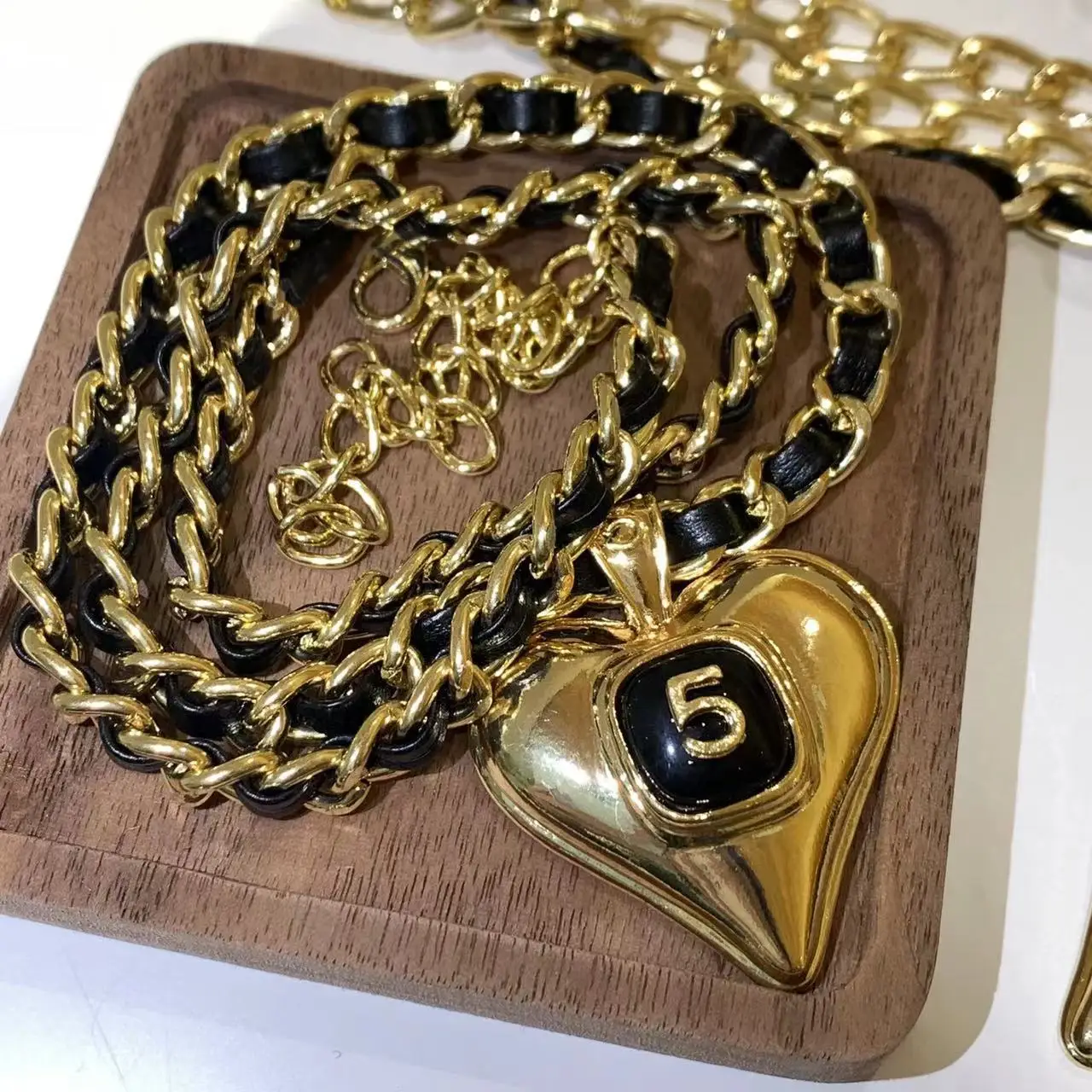 Designer Pu Letter Chain Belts Women High Quality Luxury Jewelry Party Gift