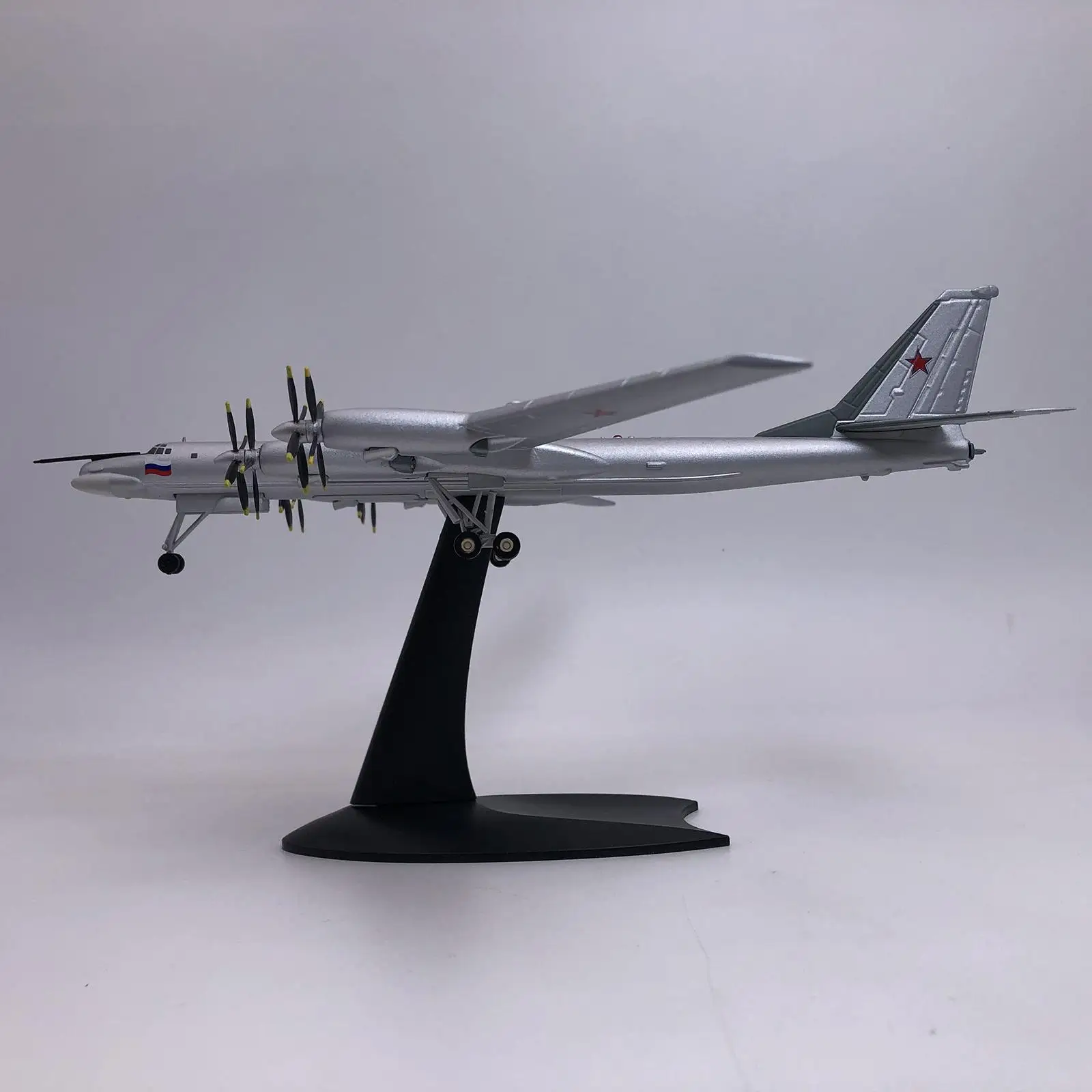 Plane Model Diecast Metal Amer 1:200 Russian TU 95MS Simulation for Collection Commemorate Kid Collectible Display Birthday Gift