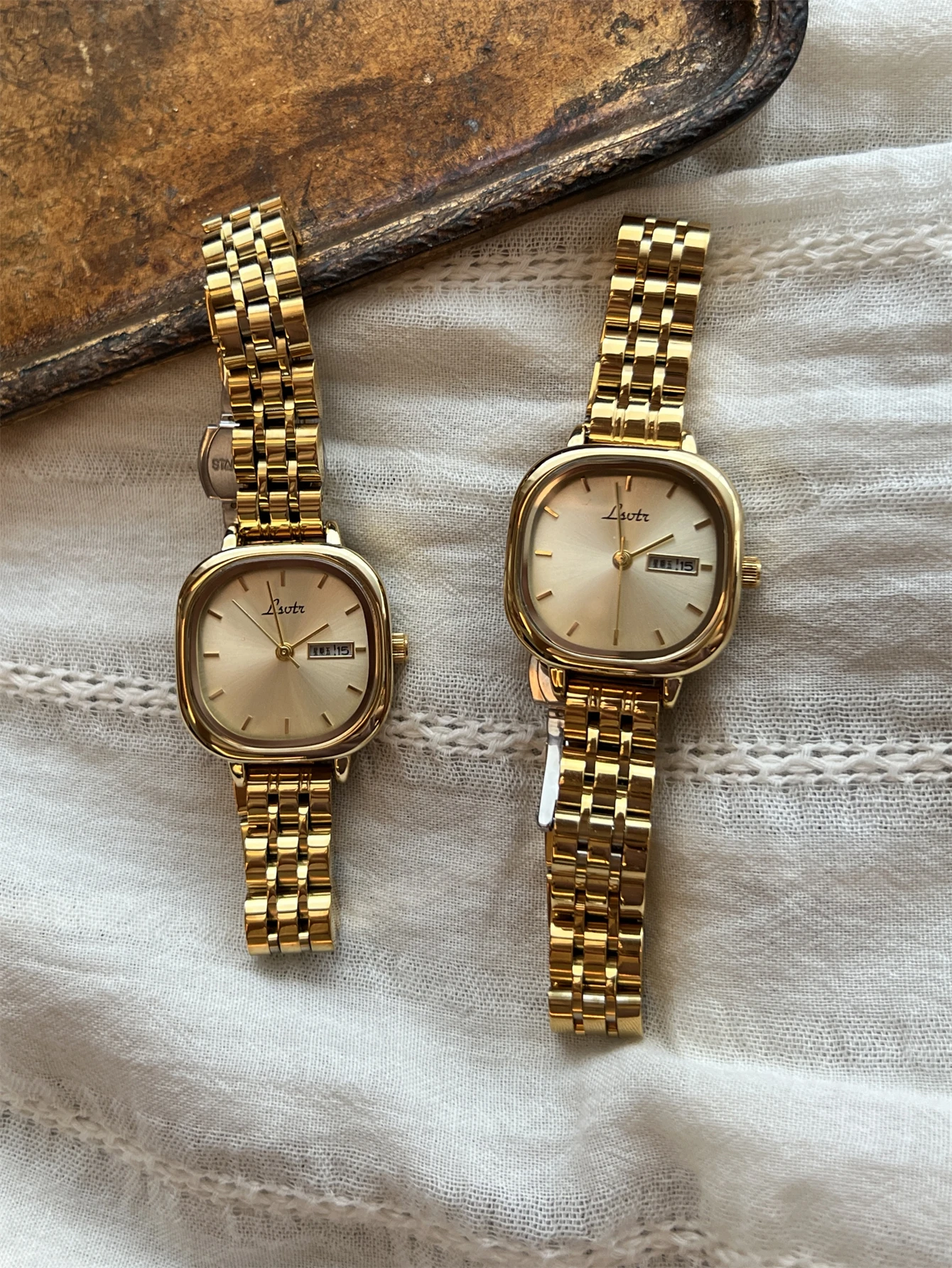 1pc Gold-tone French Vintage Style Women\'s Watch, Waterproof With Calendar Feature, Fashionable And Elegant Ladies\' Quartz Watch