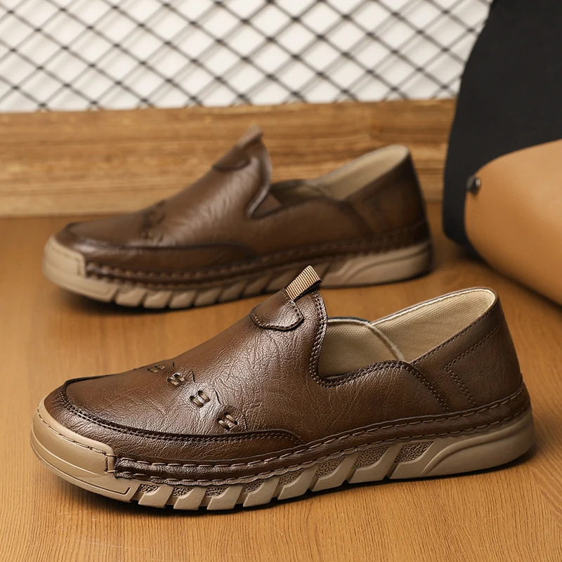 

2025 new plus size men's casual shoes, thick soled leather shoes, hand sewn loafers, fashionable men's shoes