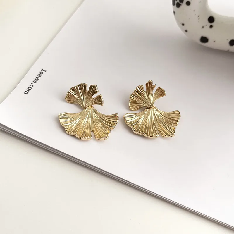 Simple Silver Color Metal Big Plant Ginkgo Leaf Earrings for Women Fashion Statement Stud Earring Jewelry Gift Pendiente