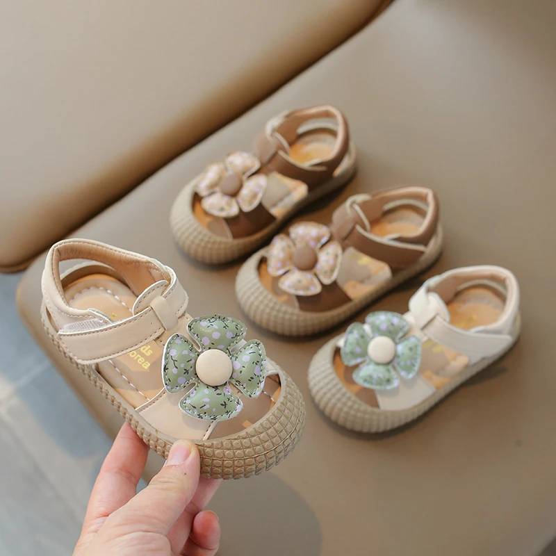 

Children's Sandals 2024 Summer New Little Girl Soft Sole Anti Kick Beach Shoes Girl's Fashionable Little Flower Princess Shoes