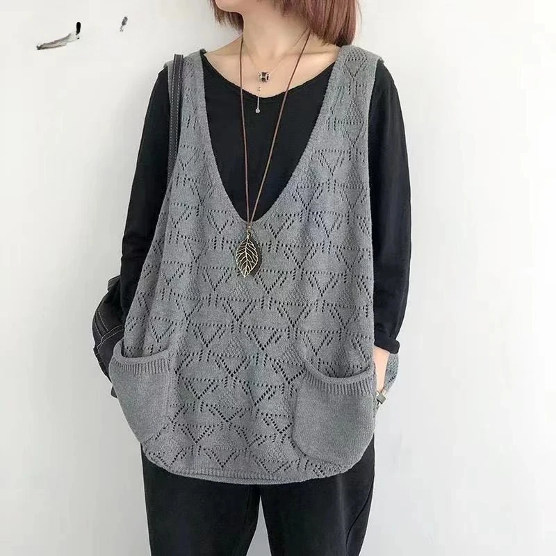

Women Vintage Simple Hollow Pockets Solid Knitted Sweater Vest Spring Autumn V Neck Sleeveless Loose Outerwears Waistcoat ZT412