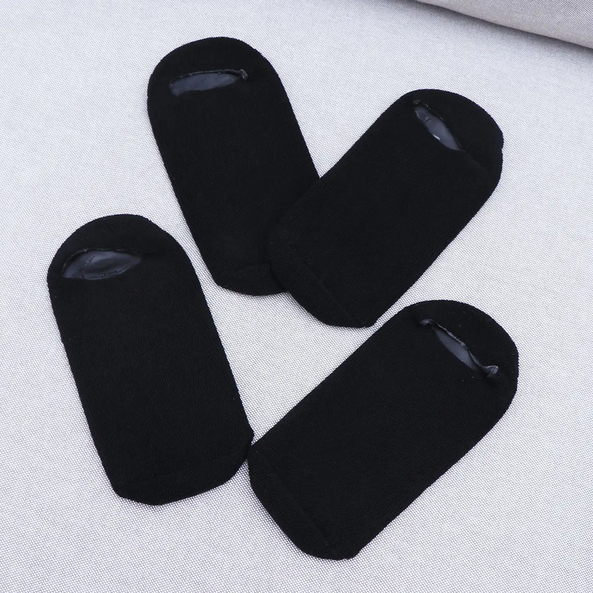 4Pcs Gel Moisturizing Socks Spa Whitening Socks for Feet Softens Cracked Heels Toes Non Slip Dots Rest Black
