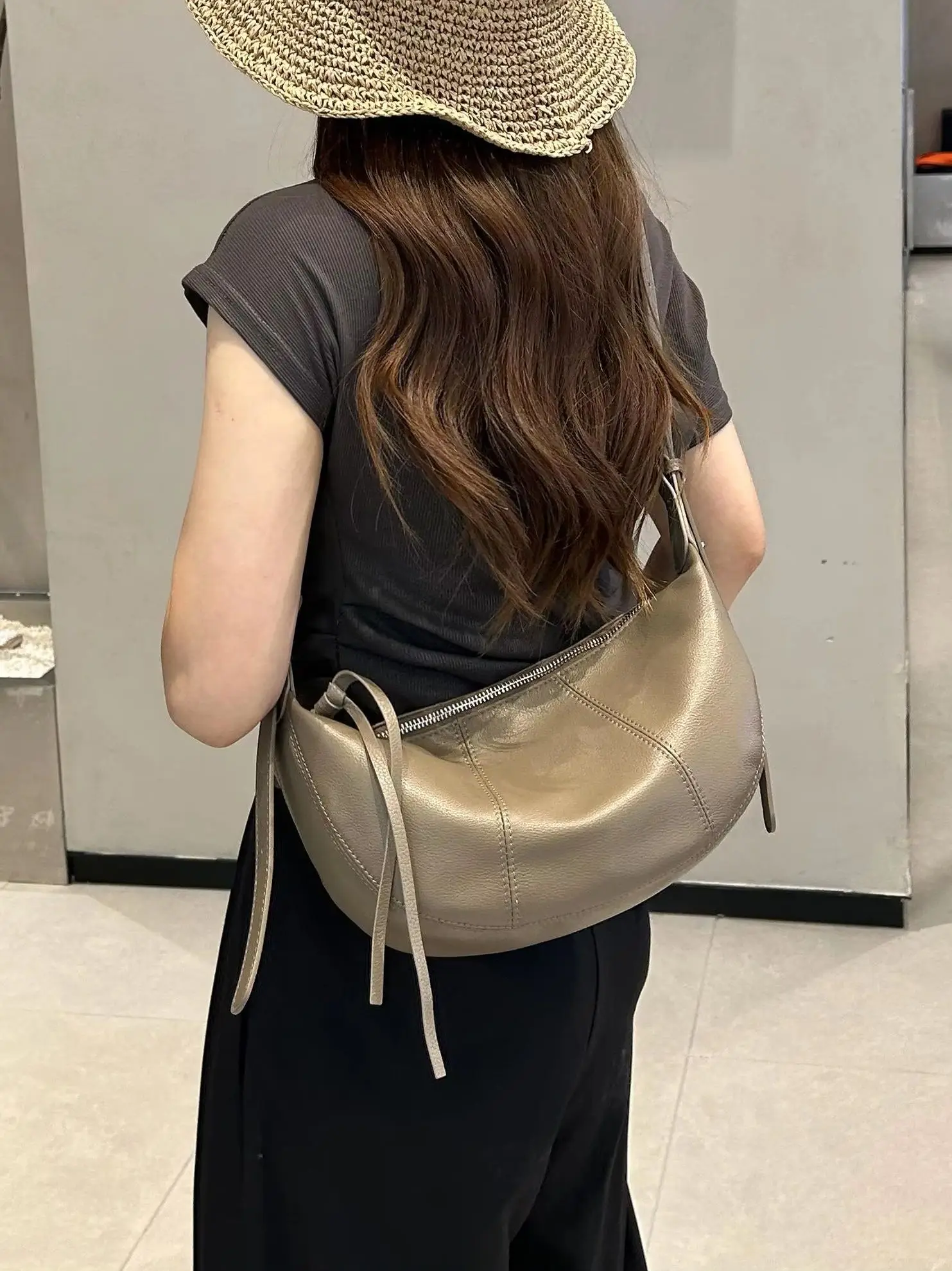 Women's Genuine Grade Soft Cowhide Leather Shoulder Crossbody Purse Bag Luxury Deisigner Brand Ladies Half Moon Bag High Quality