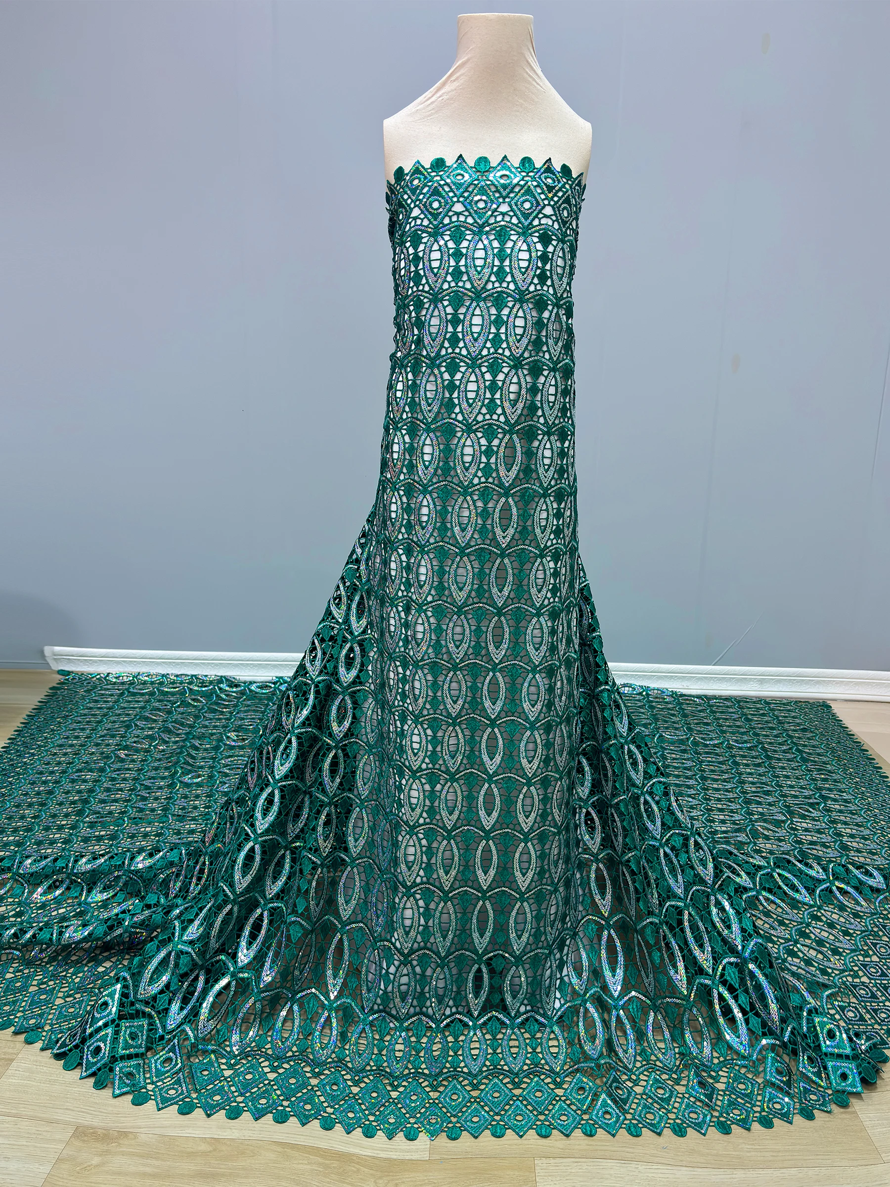 

Роскошный африканский водорастворимый кружевной материал 5 ярдов 2025 Высококачественная нигерийская кружевная ткань с блестками для элегантного свадебного платья для выпускного вечера