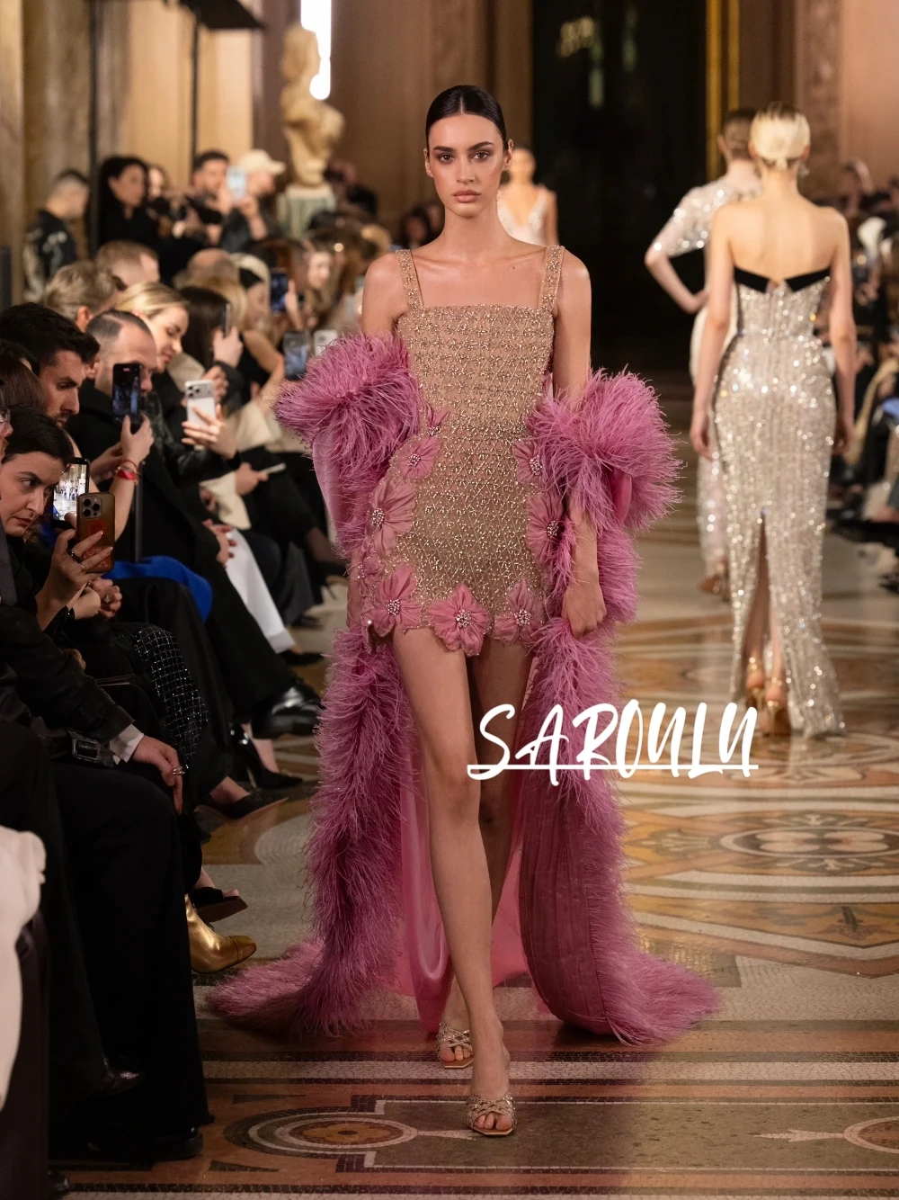 

Pink 3D Floral Beaded Mini Party Dress With Feather Cape Celebrity Square Neck Spaghetti Strap Sparkly Evening Gown Customized