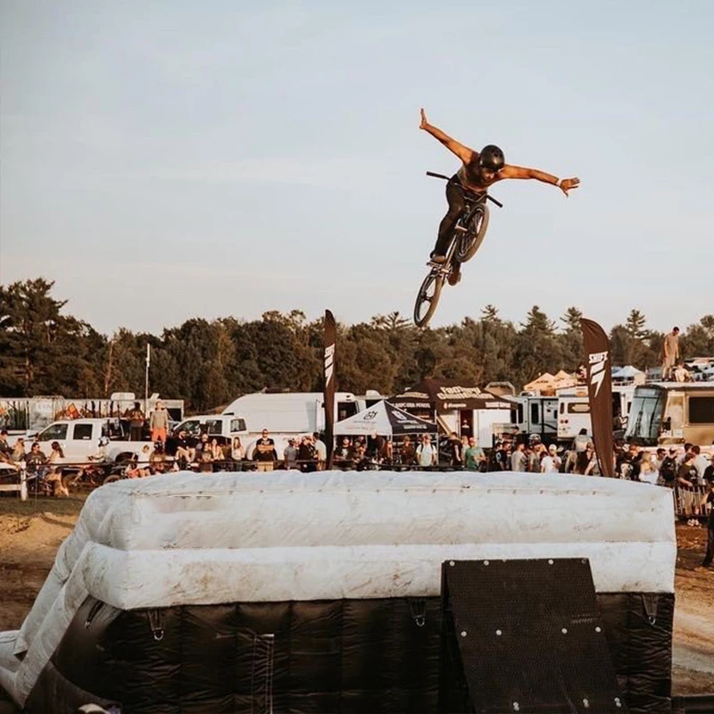 Outdoor Stunt-airbag Opblaasbare landingsairbag met oprit Bike Jump Stunt-airbag voor FMX MTB BMX