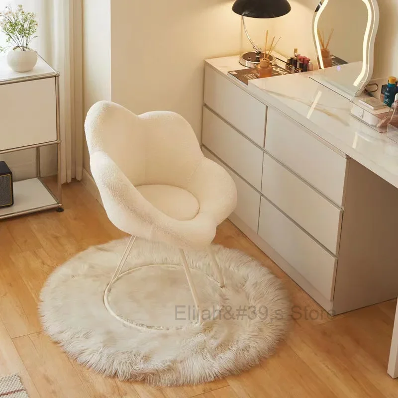 Silla de maquillaje con respaldo de terciopelo de cordero para dormitorio de niñas, de pétalos cómoda silla para manicura, tocador de celebridades