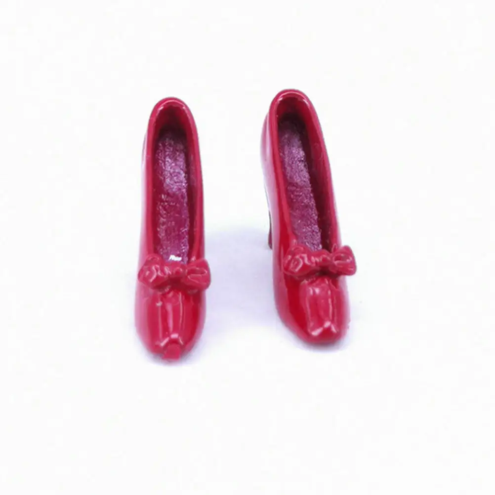 

2Pairs Mini High Heels Red Alloy Vintage Style Shoes Dollhouse Accessories for Dress Up Costume Props Lightweight Stylish