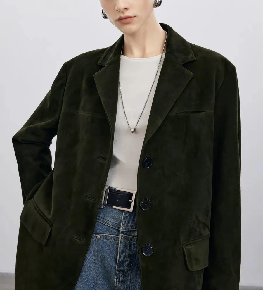 سترة كلاسيكية من جلد الغزال القهوة للنساء 2025 سترة جديدة عالية الإحساس فضفاضة كبيرة الحجم معطف نسائي غير رسمي ملابس الشارع