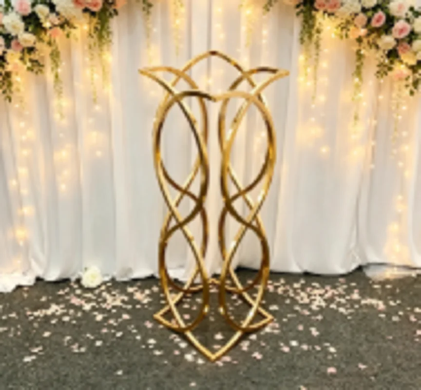 Gold Metal Special-Shaped Hollow Flower Stand Vase for Party Wedding Stage Aisle Banquet Table Center Decoration Unique Wedding