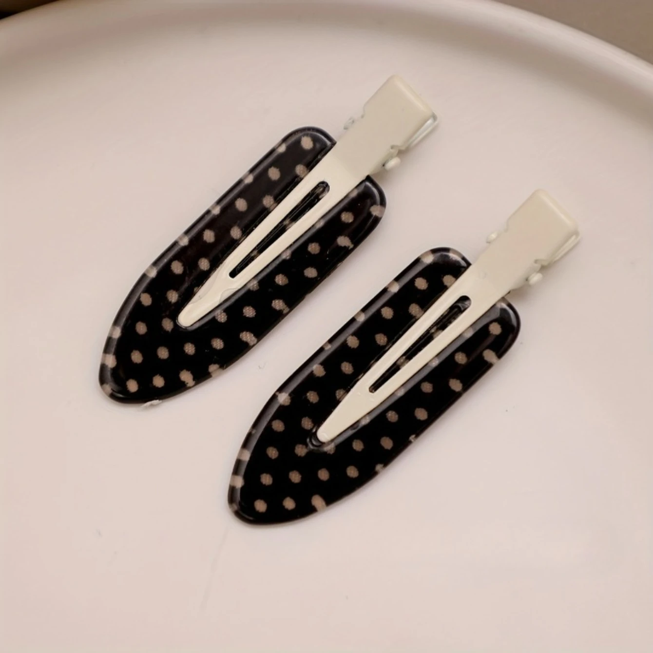 Schwarz-weiße gepunktete Acryl-Haarspangen, minimalistischer, sicherer Halt, geeignet für den täglichen Gebrauch, Party-Outfits, Haar-Styling-Zubehör – Detail 5
