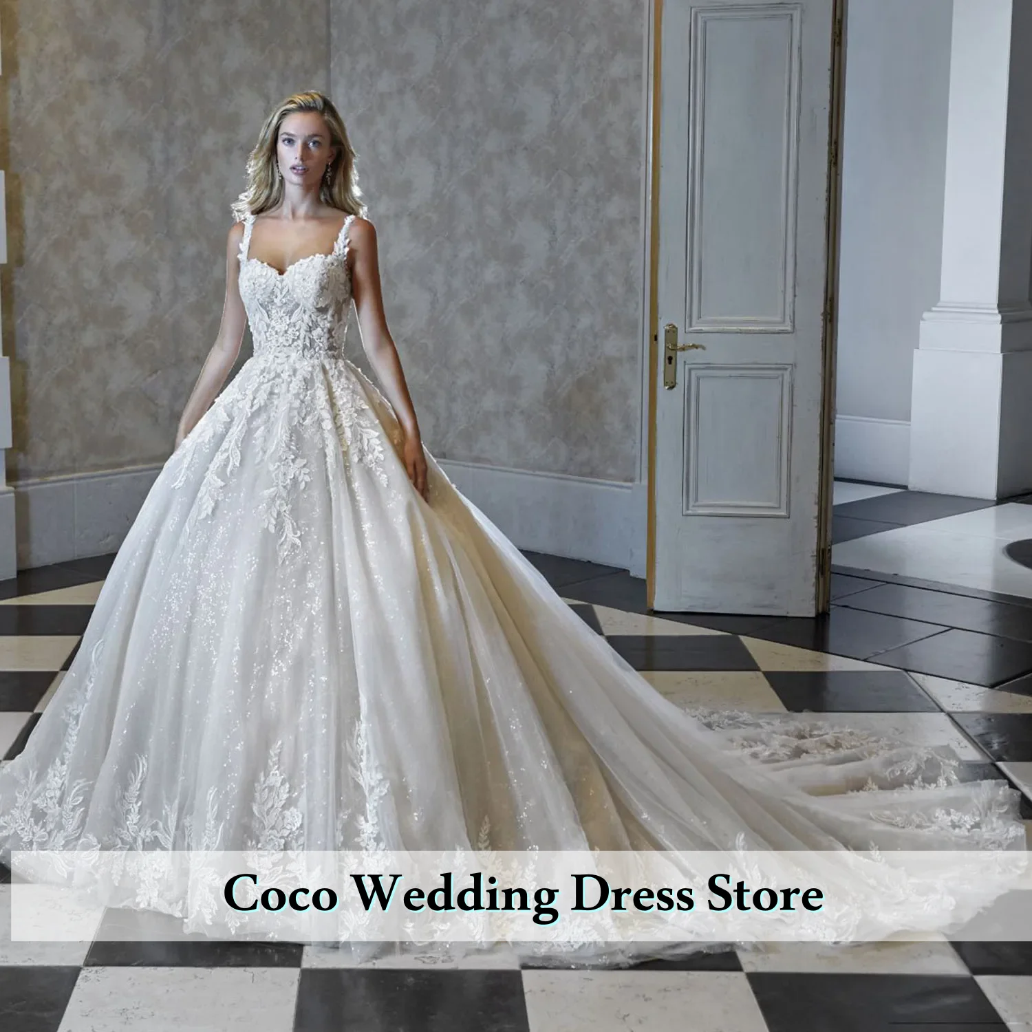 Maßgeschneidertes, exquisites Brautkleid in A-Linie mit Applikationen und Spitze, luxuriöses, mit Perlen verziertes, herzförmiges Spaghettiträger-Prinzessin-Brautkleid