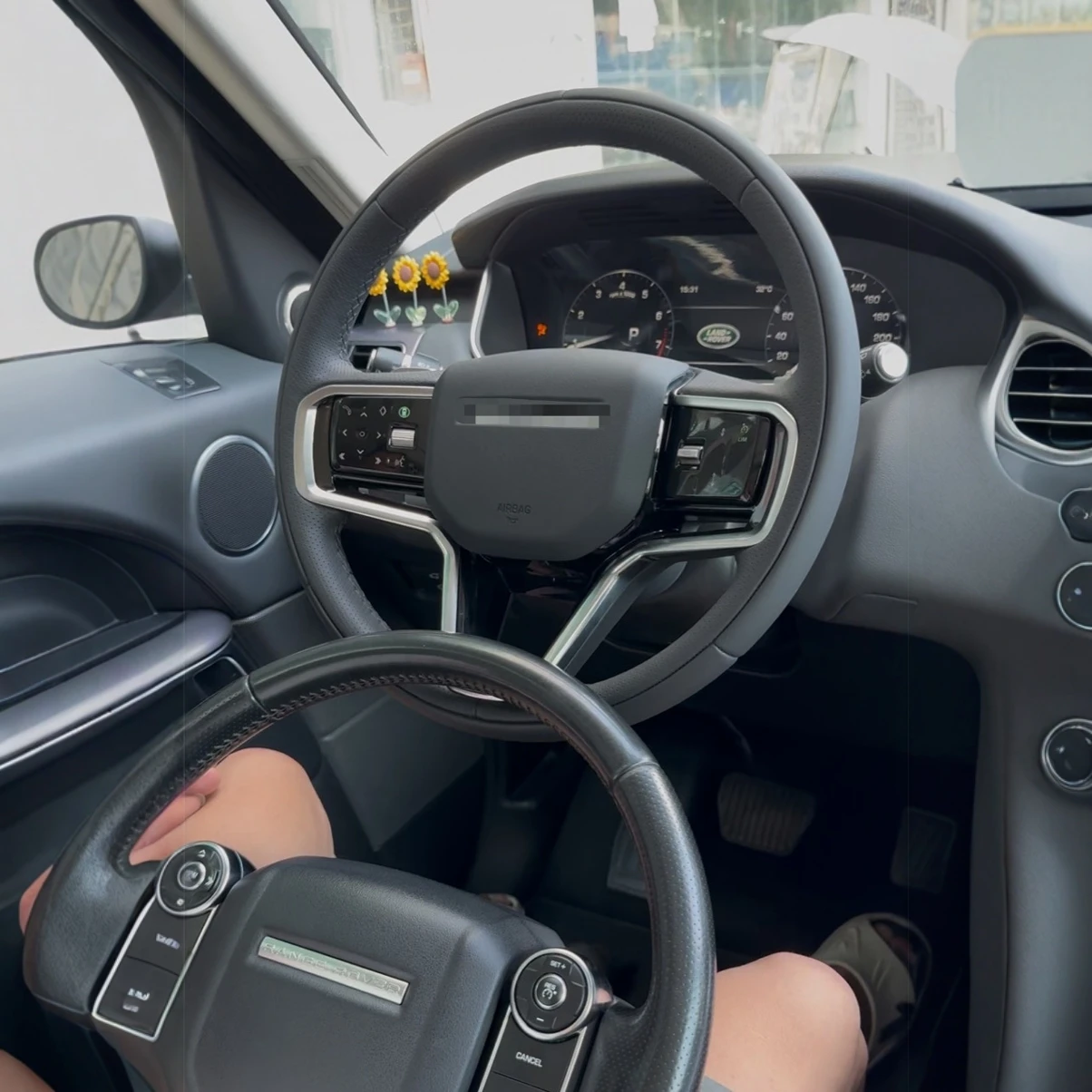 

suitable for the upgrade of the old and new peachwood steering wheel of the entire Range Rover Evoque, Range Rover Executive Di