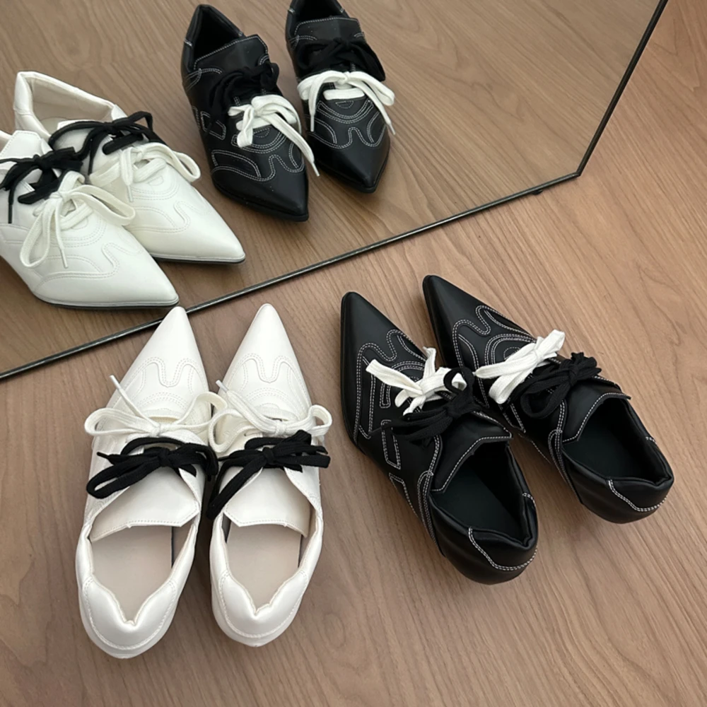 

2026 New Women's Pointed Toe Lace-up Wedge Heel Shoes Two-tone Leather Stitching Casual Sporty Oxford Sneakers