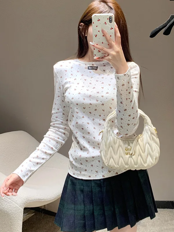 

Новая женская футболка 2025 года с цветочным принтом, длинным рукавом, круглым вырезом, приталенная, универсальная, базовая, омолаживающая, из хлопка, повседневная, весенняя