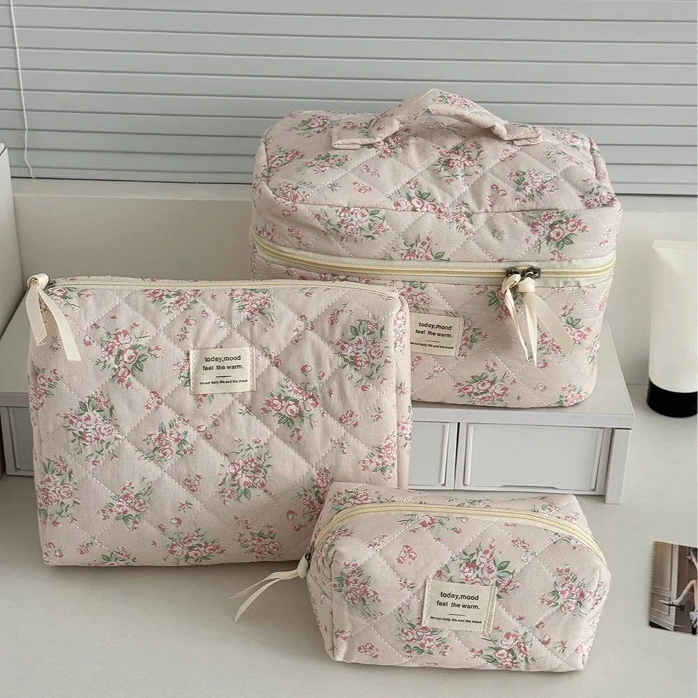 Vintage Rose Women Cosmetic Bag Fashion Travel Organizer Makeup Quilted Bag Pouch Ladies Make Up Storage Handbag Zipper Bag