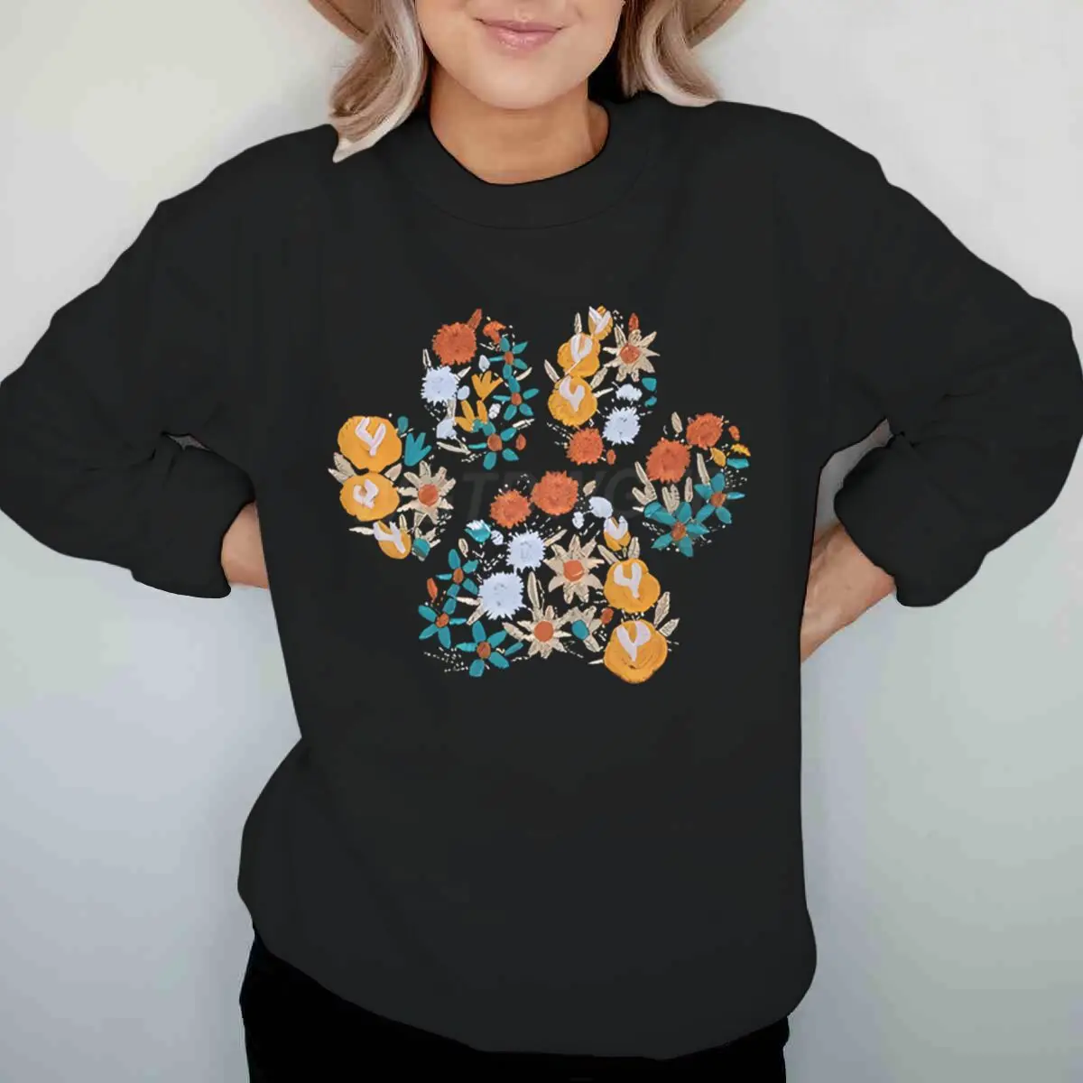 

Женская одежда с цветочным принтом и отпечатками собачьих лап, модные повседневные топы для женщин, винтажная одежда в стиле Харадзюку для любительниц собак, свитшоты с цветами и собачьими лапами