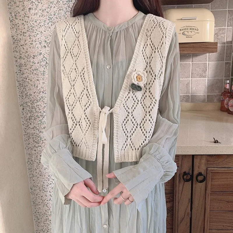 

Cute Knitted Cardigans Women Summer V-Neck Sleeveless Hollow Out Lacing Floral Tops for Sweet Girl Kawaii Clothes