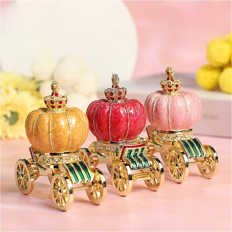 

Enamel Pumpkin Carriage Jewelry Box, Alloy Ring Holder, European Light Luxury Decorative Figurine for Birthday Gift