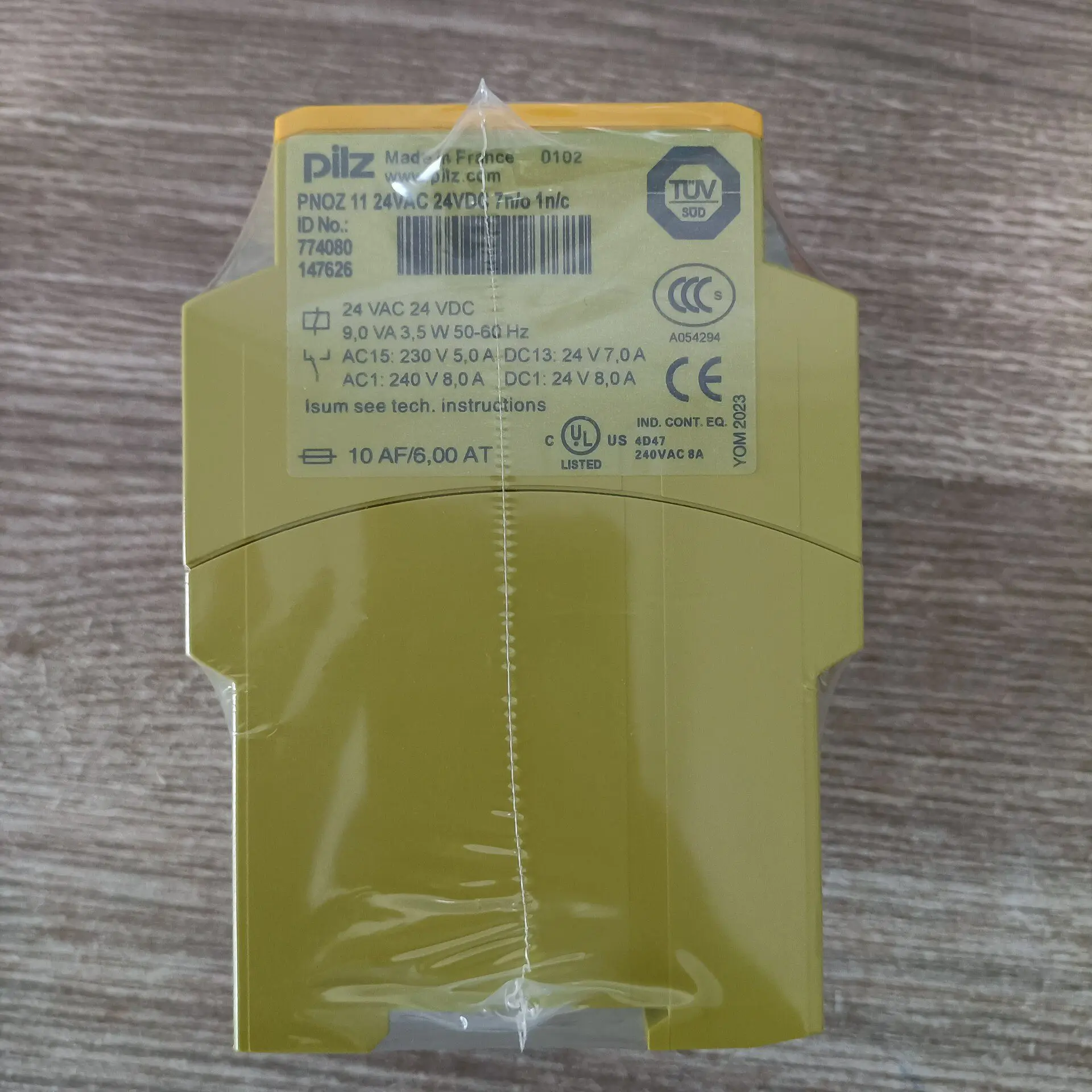 Pilz PNOZ 11 Safety Relay Model 774080 New Original Positive in Stock