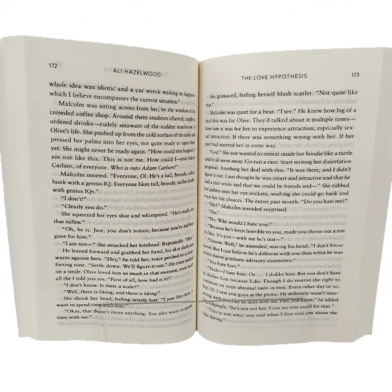 2026 Bestseller The Love Hypothesis Original English Novel by Ali Hazelwood BookTok Viral STEM Fake Dating Romance Book view 5