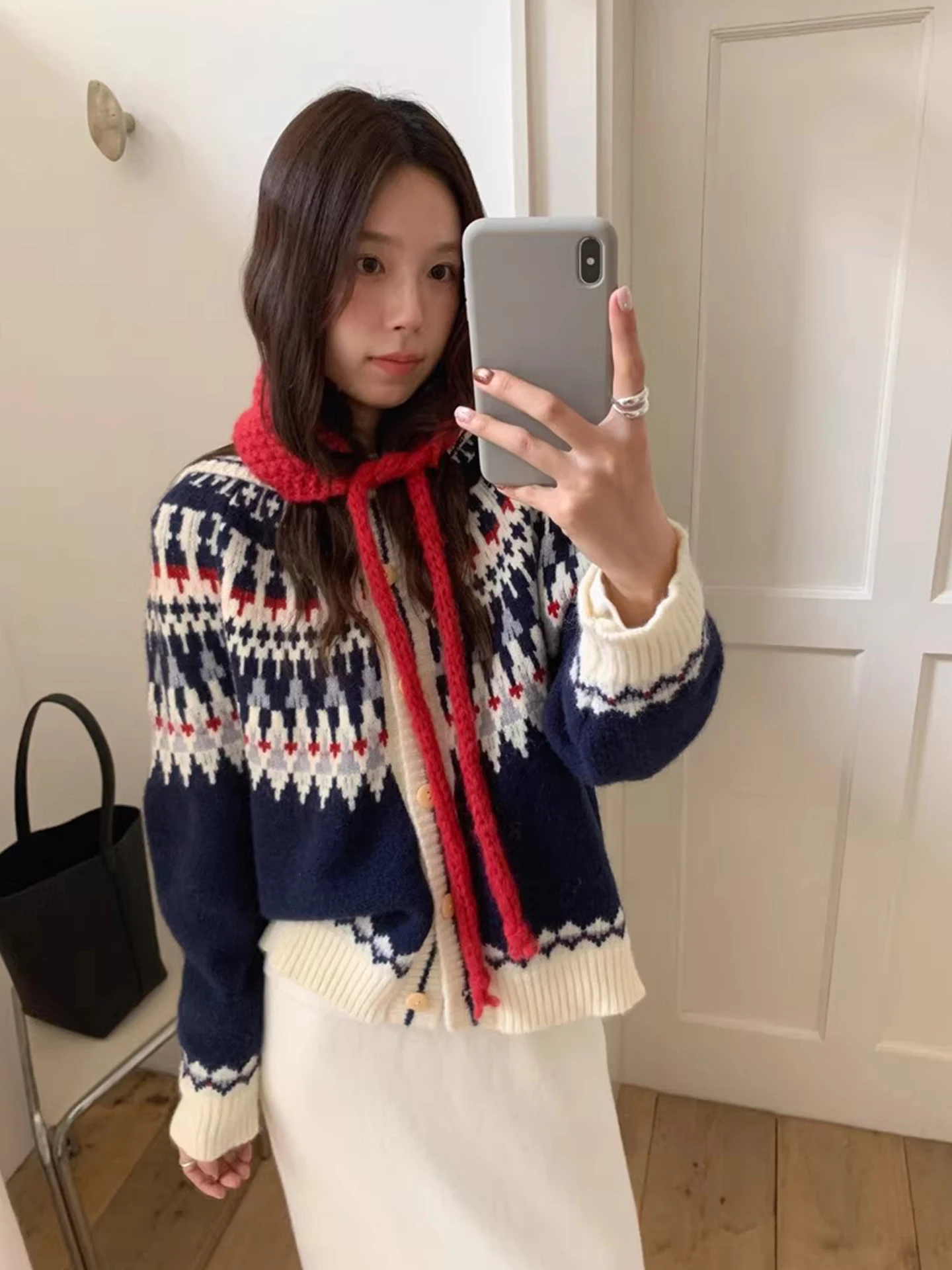 เสื้อคลุมไหมพรมถักมีฮู้ดสำหรับผู้หญิง สไตล์เรโทร สีสันสดใส แต่งผ้าต่อกัน  สำหรับฤดูใบไม้ร่วงและฤดูหนาว ให้ความอบอุ่น  แบบยาว