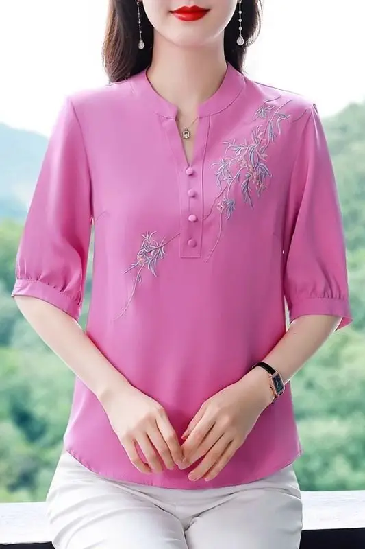 

Elegant and Simple Shirt for Middle-aged and Elderly Women's Summer Wear Slim and Fashionable with Embroidered Flowers