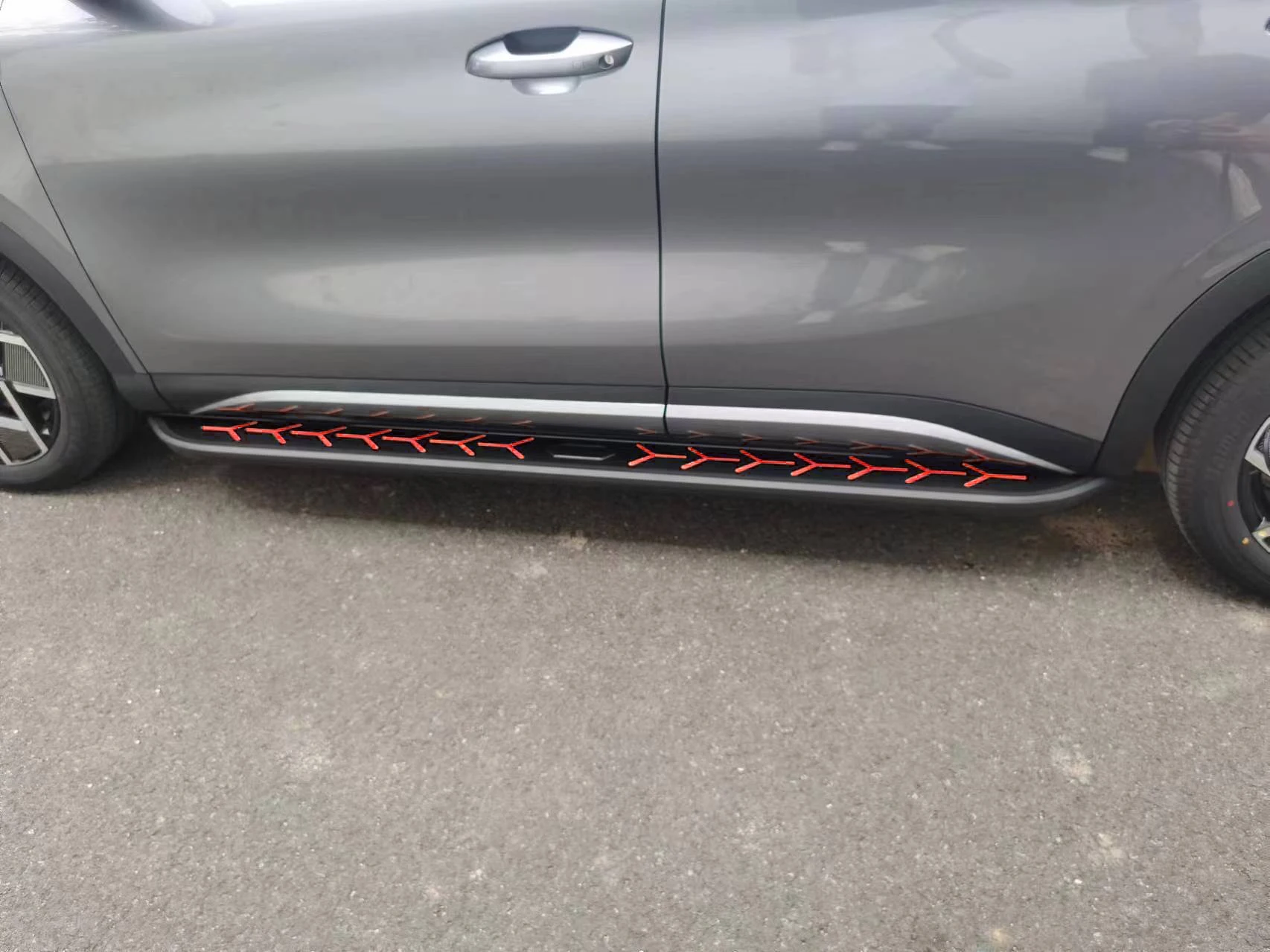 2 قطعة مناسبة لسيارة شيفروليه ترافيرس 2024 2025 لوحات الجري خطوات جانبية مضادة للانزلاق Nerf Bar ألومنيوم أحمر LB